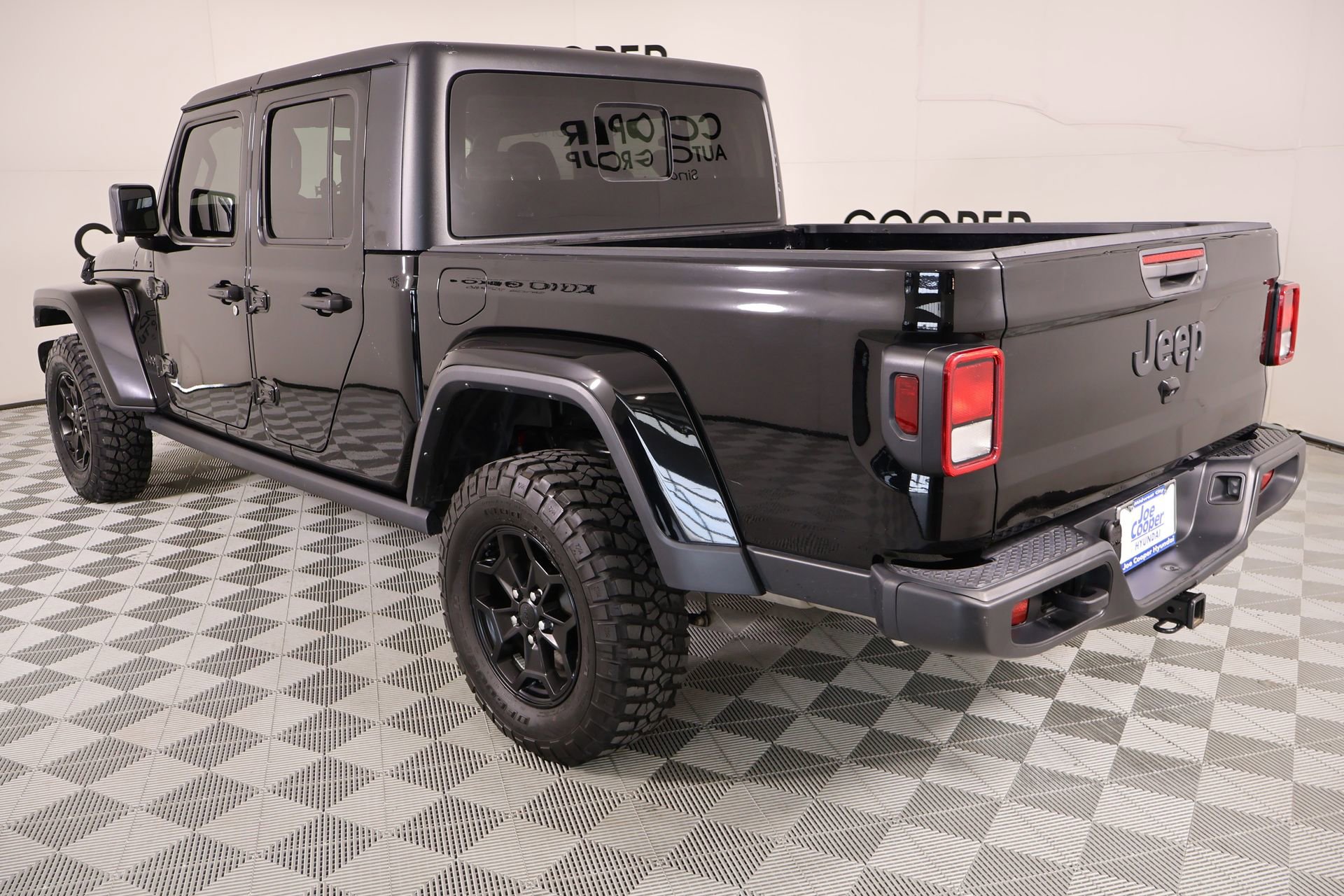 Used 2023 Jeep Gladiator Willys image 22