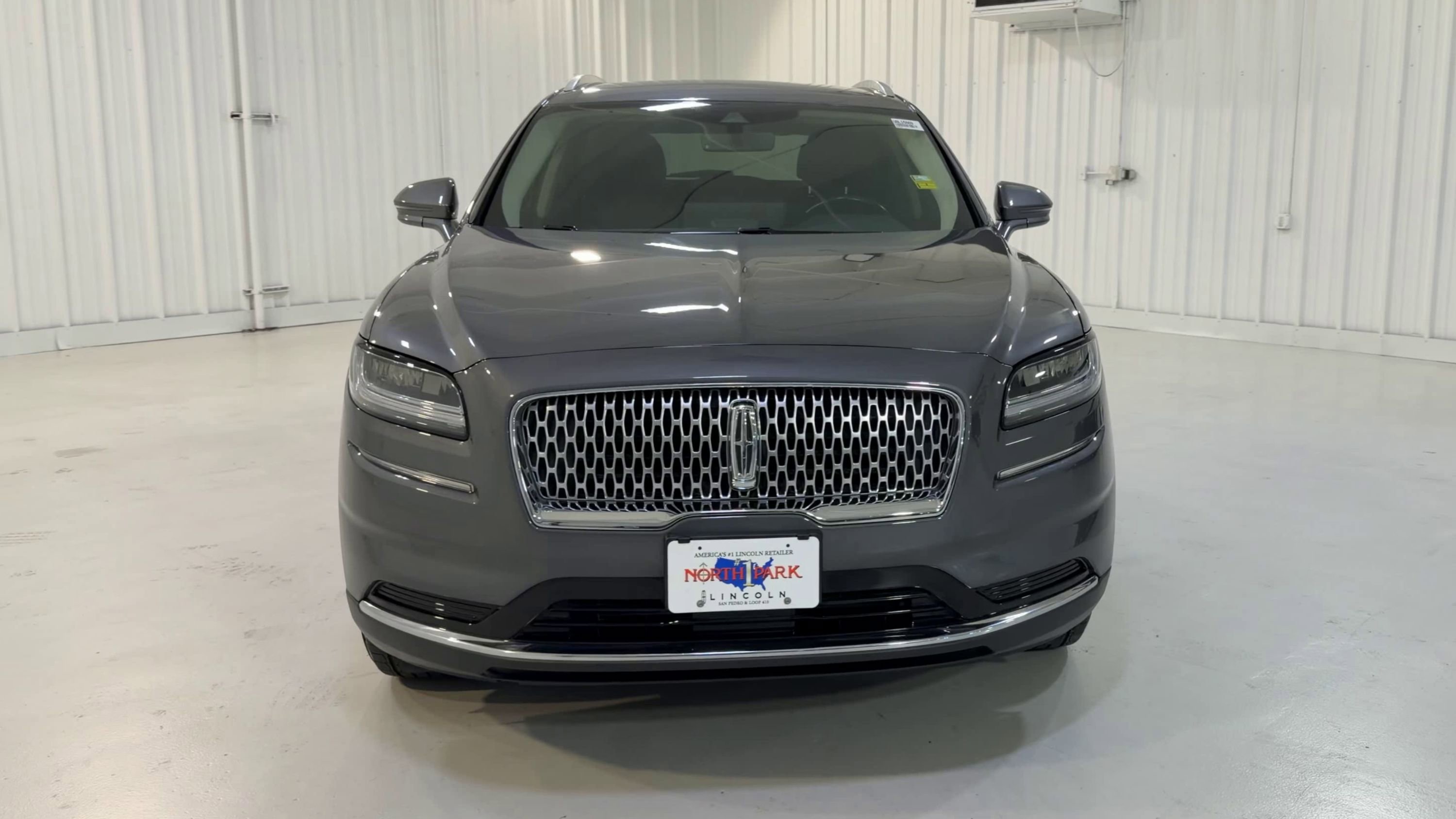 Used 2023 Lincoln Nautilus FWD image 4