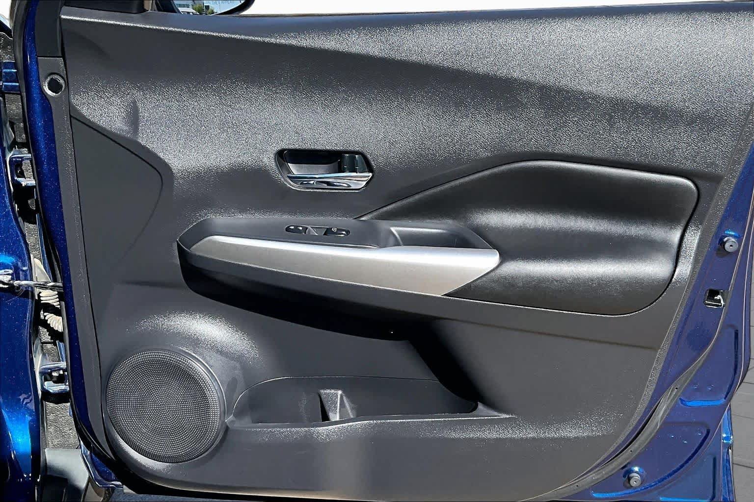 Used 2019 Nissan Kicks SR w/ SR Premium Package FWD image 25
