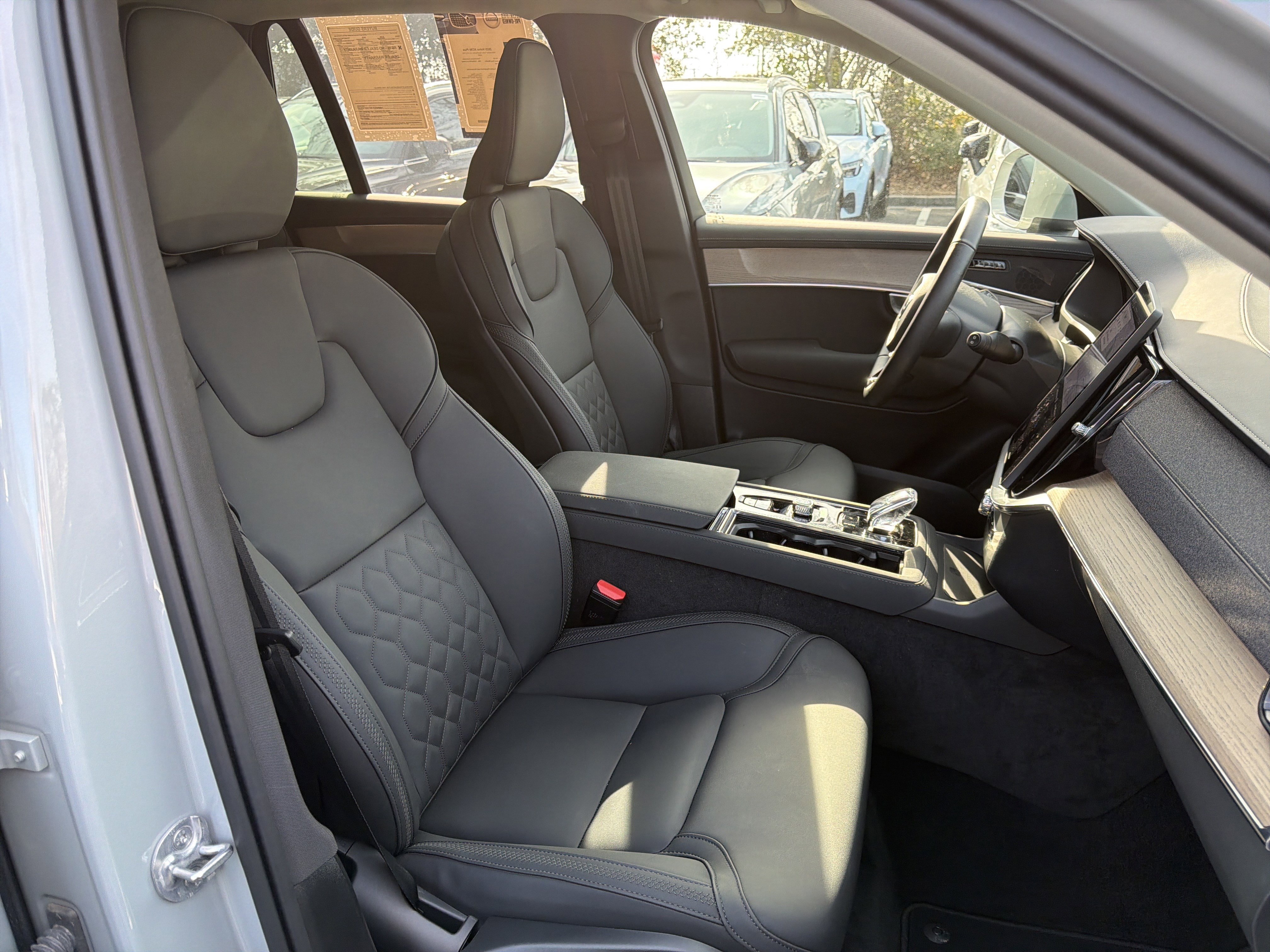 Certified 2025 Volvo XC90 B6 Plus image 35