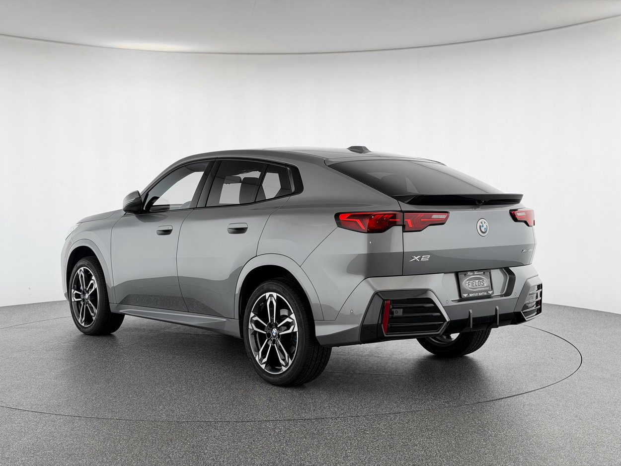 Used 2025 BMW X2 xDrive28i w/ M Sport Package image 3
