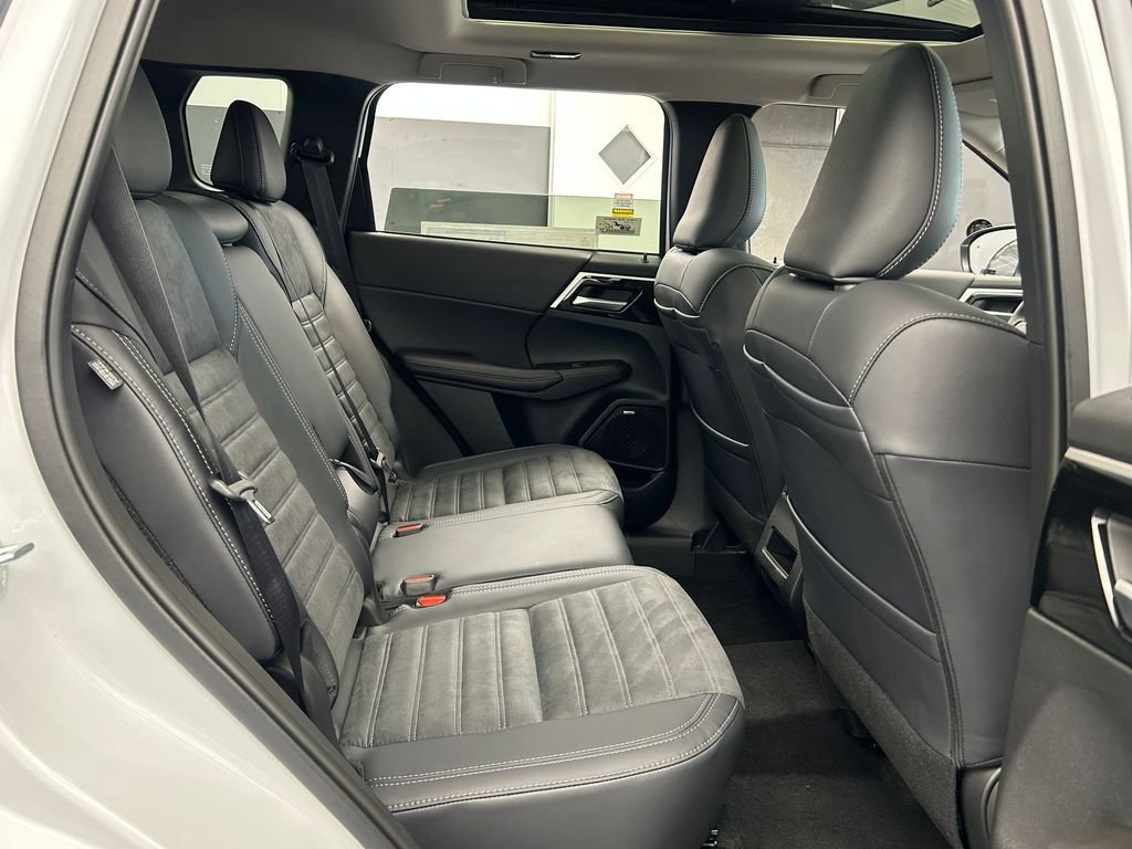 New 2026 Mitsubishi Outlander AWD image 45