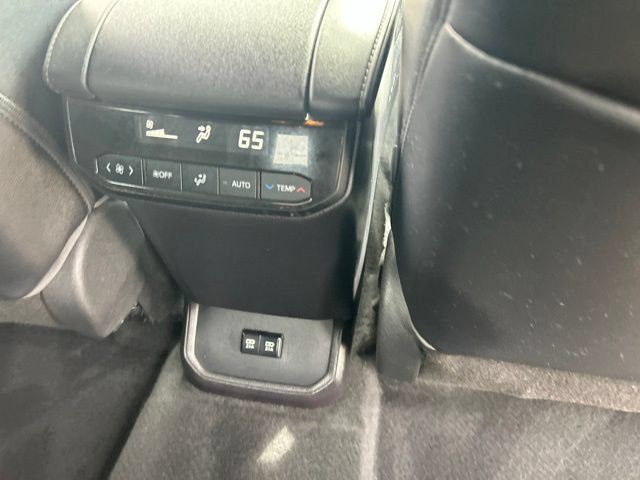 Used 2021 Toyota Highlander XSE FWD image 16