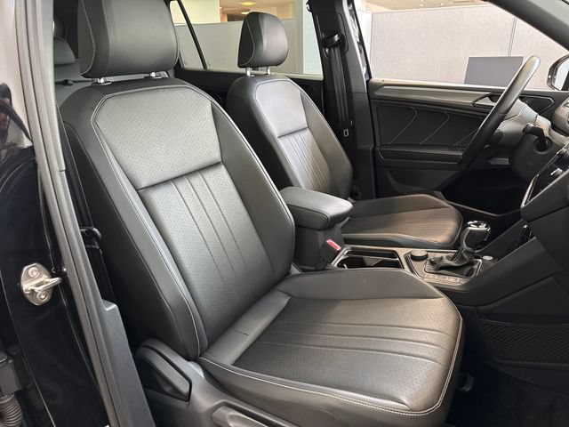 Used 2023 Volkswagen Tiguan SE R-Line AWD/4WD image 13