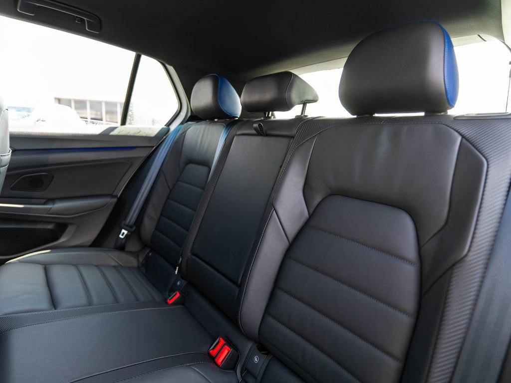 Used 2022 Volkswagen Golf R image 38