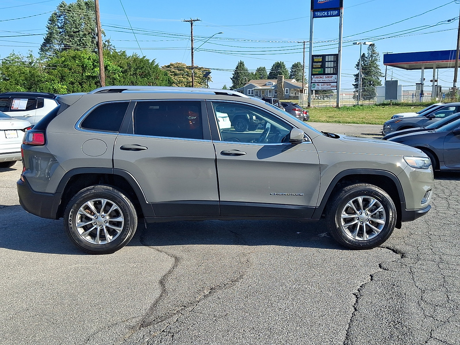 Used 2021 Jeep Cherokee Latitude Lux w/ Comfort/Convenience Group AWD/4WD image 7