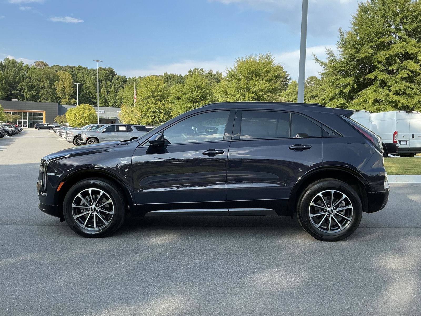 Used 2025 Cadillac XT4 Sport FWD image 2