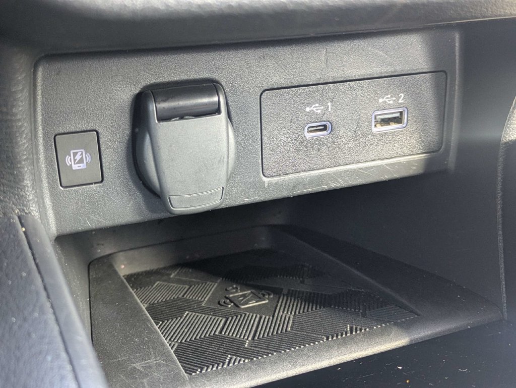 Used 2025 Nissan Versa SR FWD image 20