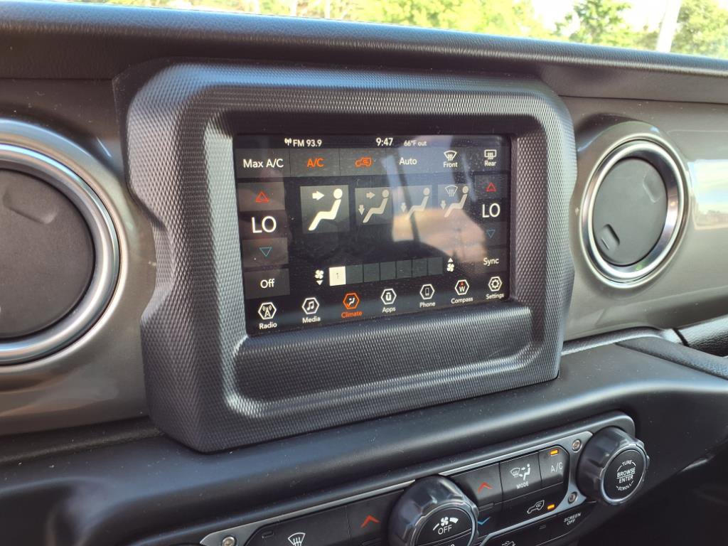 Used 2020 Jeep Wrangler Unlimited Sahara image 14