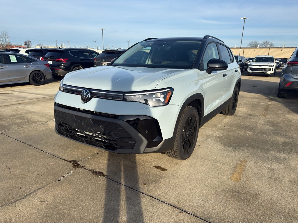 New 2026 Volkswagen Taos SE FWD image 1