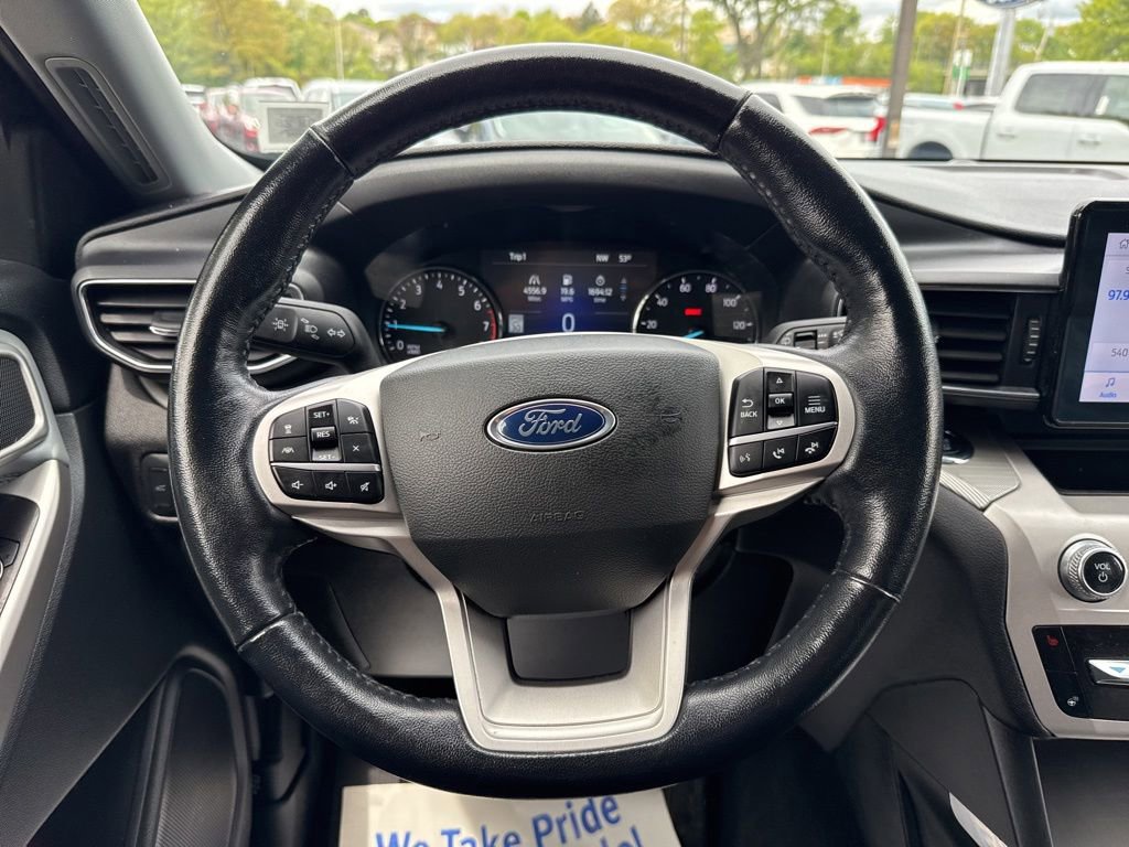 Used 2022 Ford Explorer XLT w/ Equipment Group 202A AWD/4WD image 12