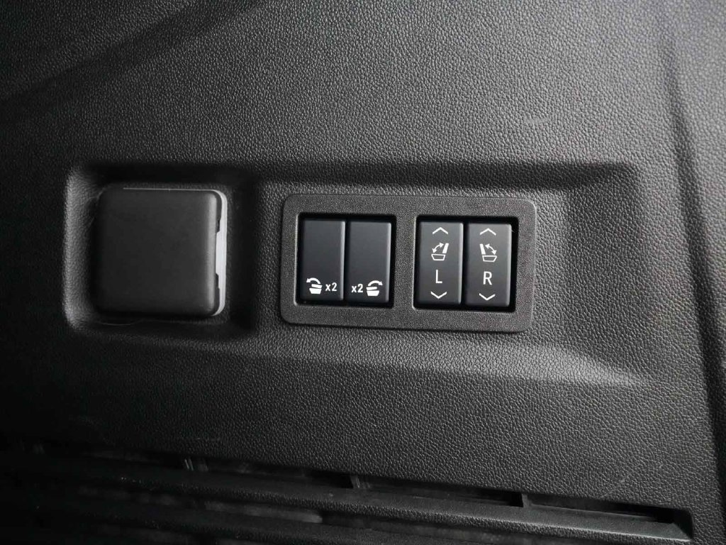 Used 2025 Chevrolet Tahoe Z71 w/ Comfort Package AWD/4WD image 45