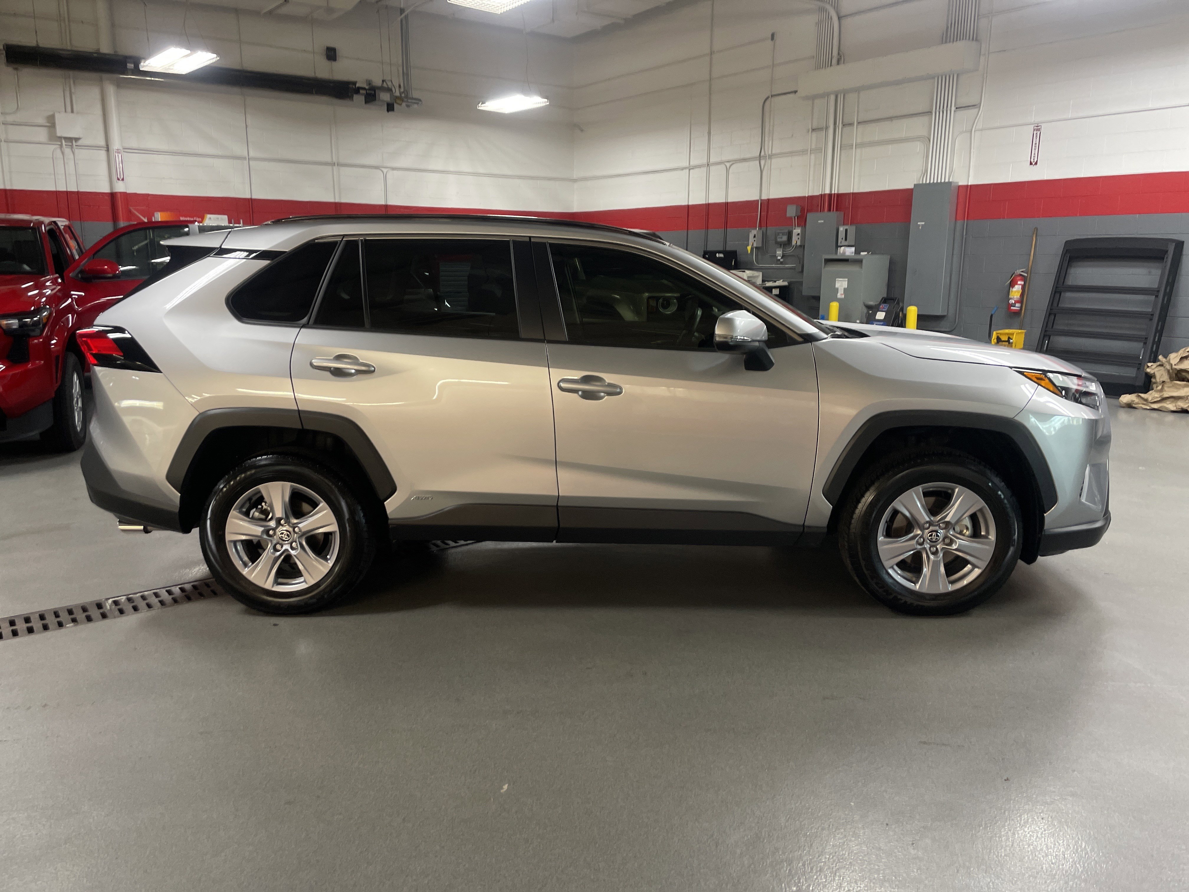 Used 2025 Toyota RAV4 XLE image 11