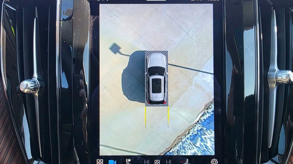 Used 2023 Volvo XC60 T8 Ultimate w/ Climate Package image 36