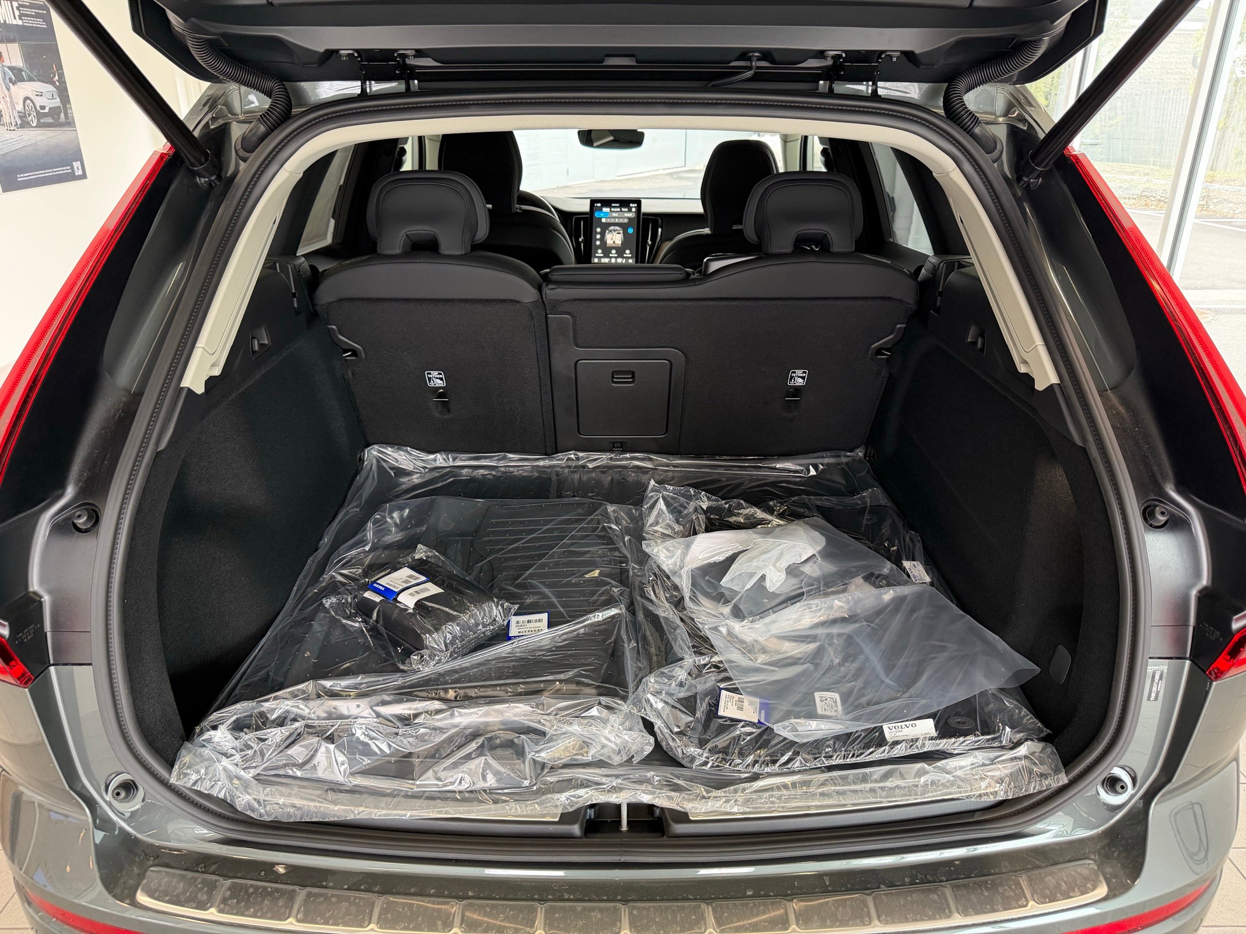 New 2026 Volvo XC60 B5 Plus w/ Protection Package Premier image 23