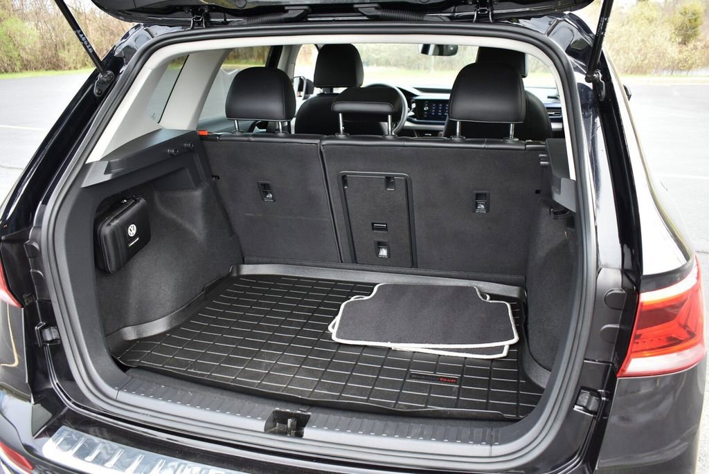 Used 2023 Volkswagen Taos SE w/ Panoramic Sunroof Package AWD/4WD image 29