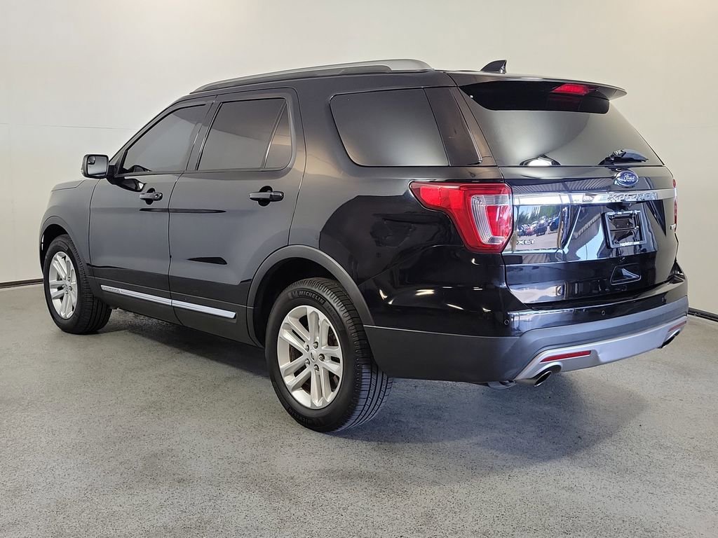 Used 2017 Ford Explorer XLT w/ Equipment Group 202A FWD image 5