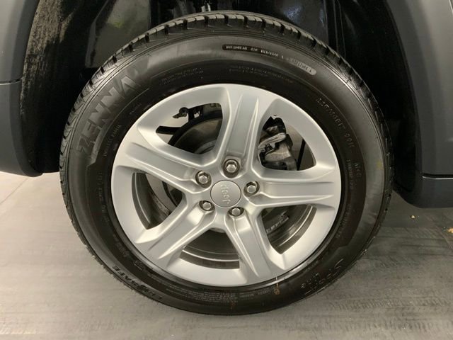 Used 2024 Jeep Compass Latitude w/ Sun and Sound Group image 11