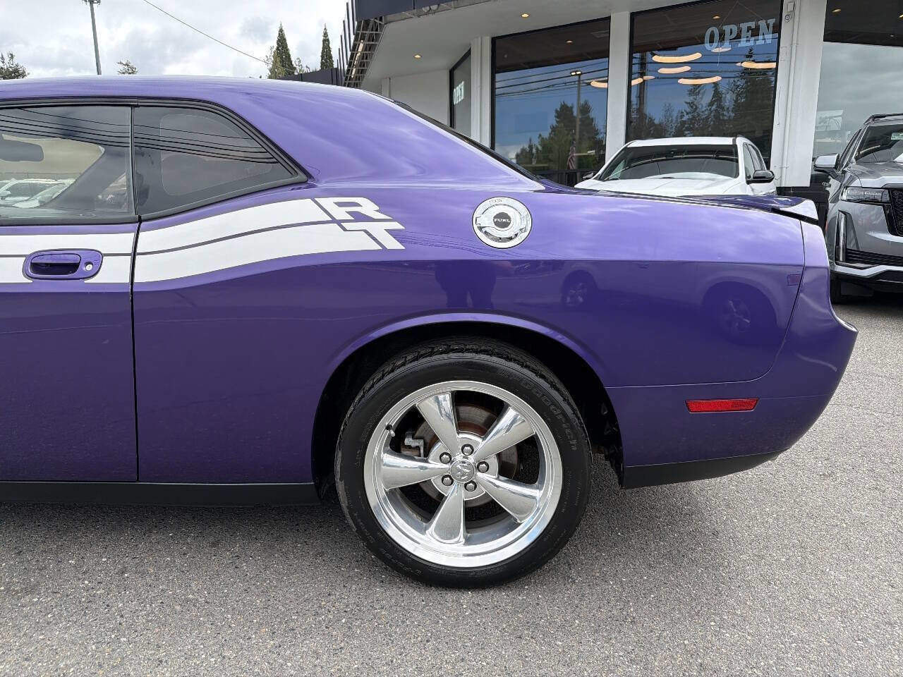 Used 2010 Dodge Challenger R/T RWD image 4