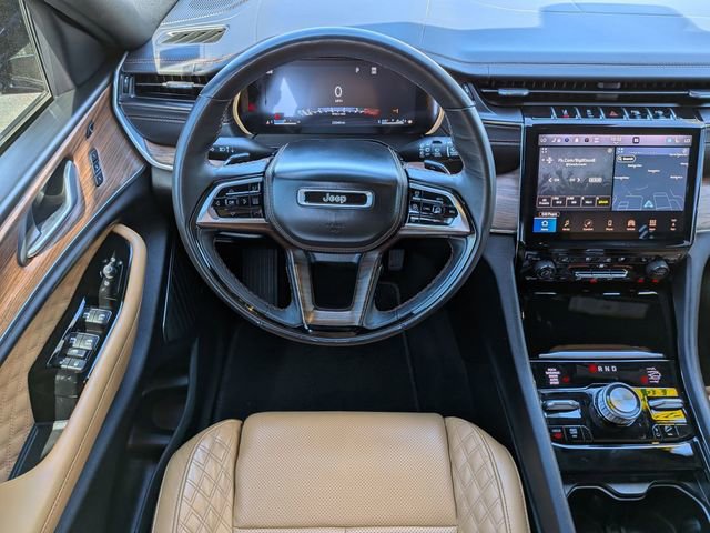 Used 2024 Jeep Grand Cherokee L Summit w/ High Altitude Package AWD/4WD image 17