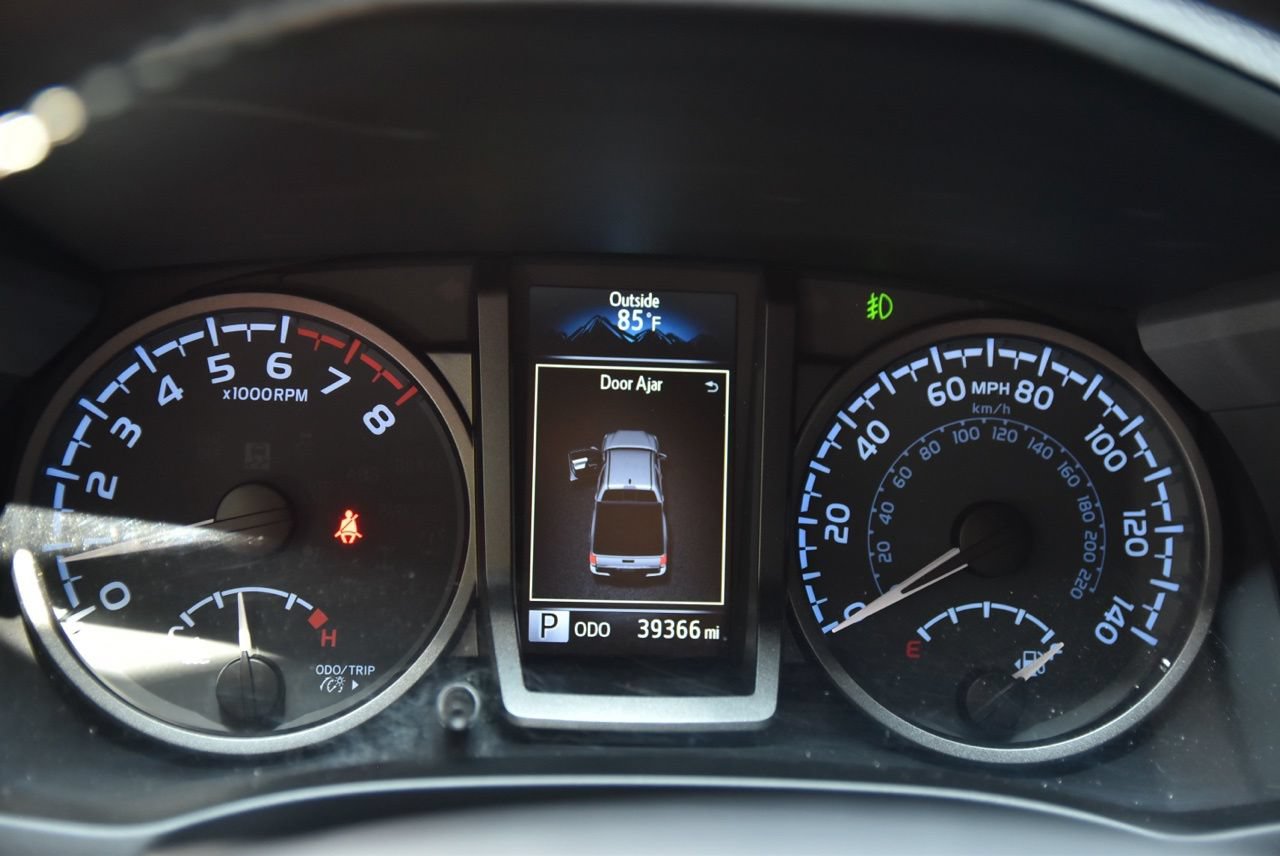 Used 2023 Toyota Tacoma TRD Off-Road w/ Technology Package AWD/4WD image 25