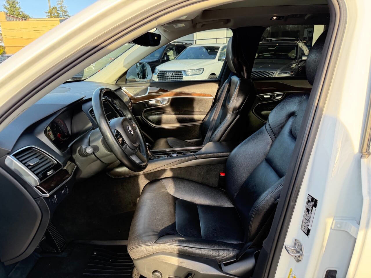 Used 2018 Volvo XC90 T6 Momentum w/ Convenience Package AWD/4WD image 41