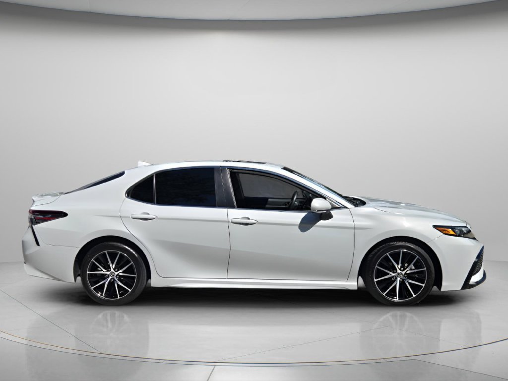 Used 2022 Toyota Camry SE w/ Audio Upgrade Package FWD image 3