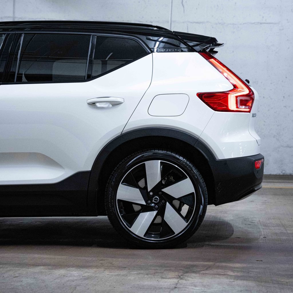 Certified 2024 Volvo XC40 Recharge Ultimate w/ Protection Package Premier AWD/4WD image 4