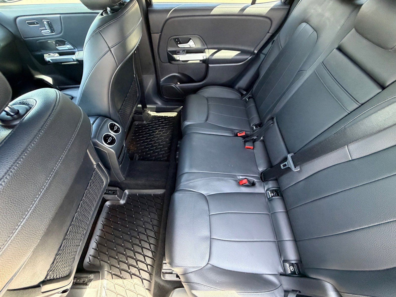Used 2020 Mercedes-Benz GLB 250 image 13