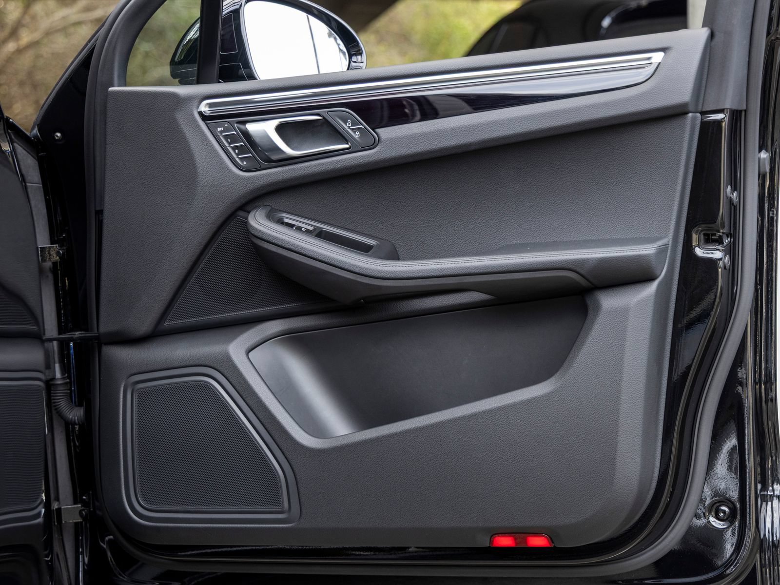 Certified 2023 Porsche Macan AWD/4WD image 60