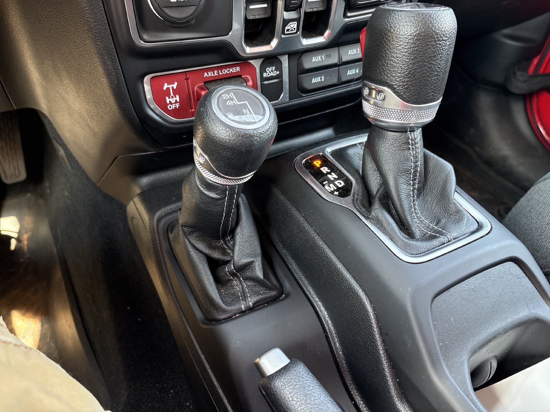 Used 2024 Jeep Gladiator Sport AWD/4WD image 9