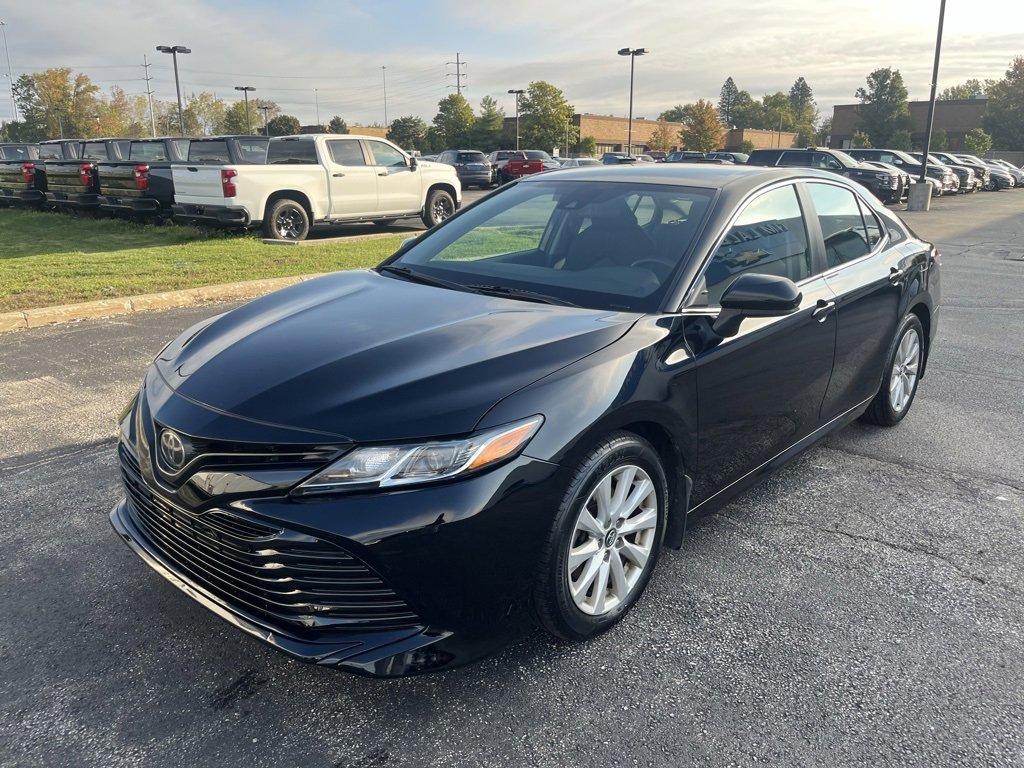 Used 2020 Toyota Camry LE image 3