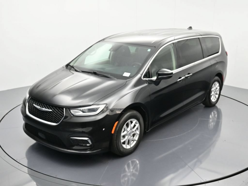 Certified 2023 Chrysler Pacifica Touring-L FWD image 30