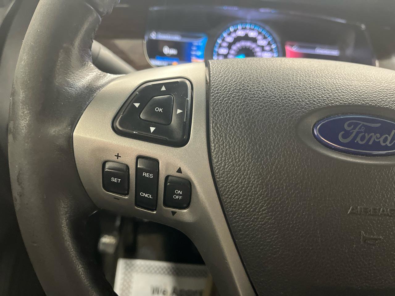 Used 2016 Ford Taurus Limited FWD image 8