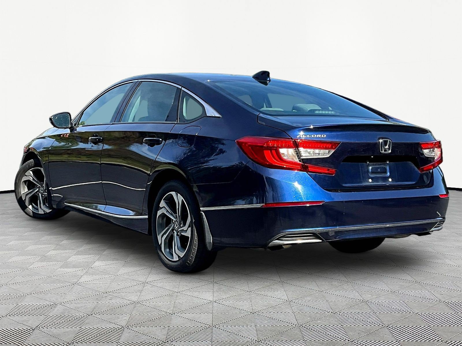 Used 2018 Honda Accord EX-L image 4