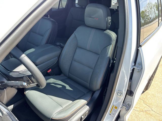 Used 2025 GMC Acadia AT4 image 24