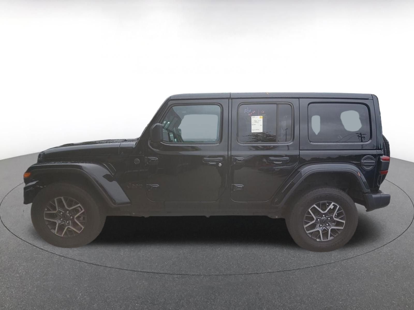 Used 2025 Jeep Wrangler Sahara image 2
