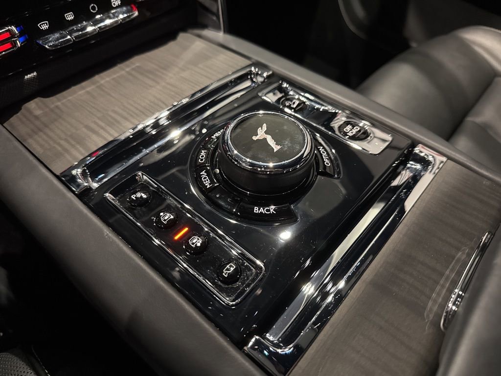 Used 2020 Rolls-Royce Cullinan AWD/4WD image 38