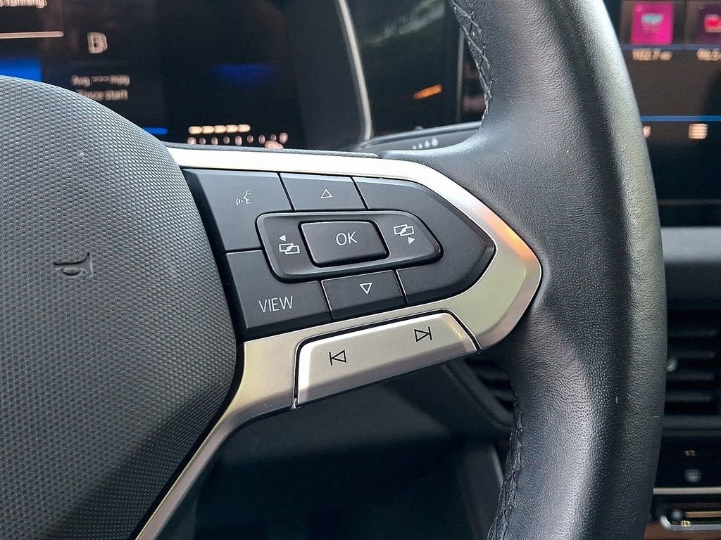 Used 2025 Volkswagen Jetta SE FWD image 24