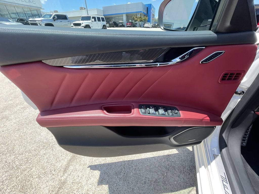 Used 2022 Maserati Quattroporte Modena RWD image 22