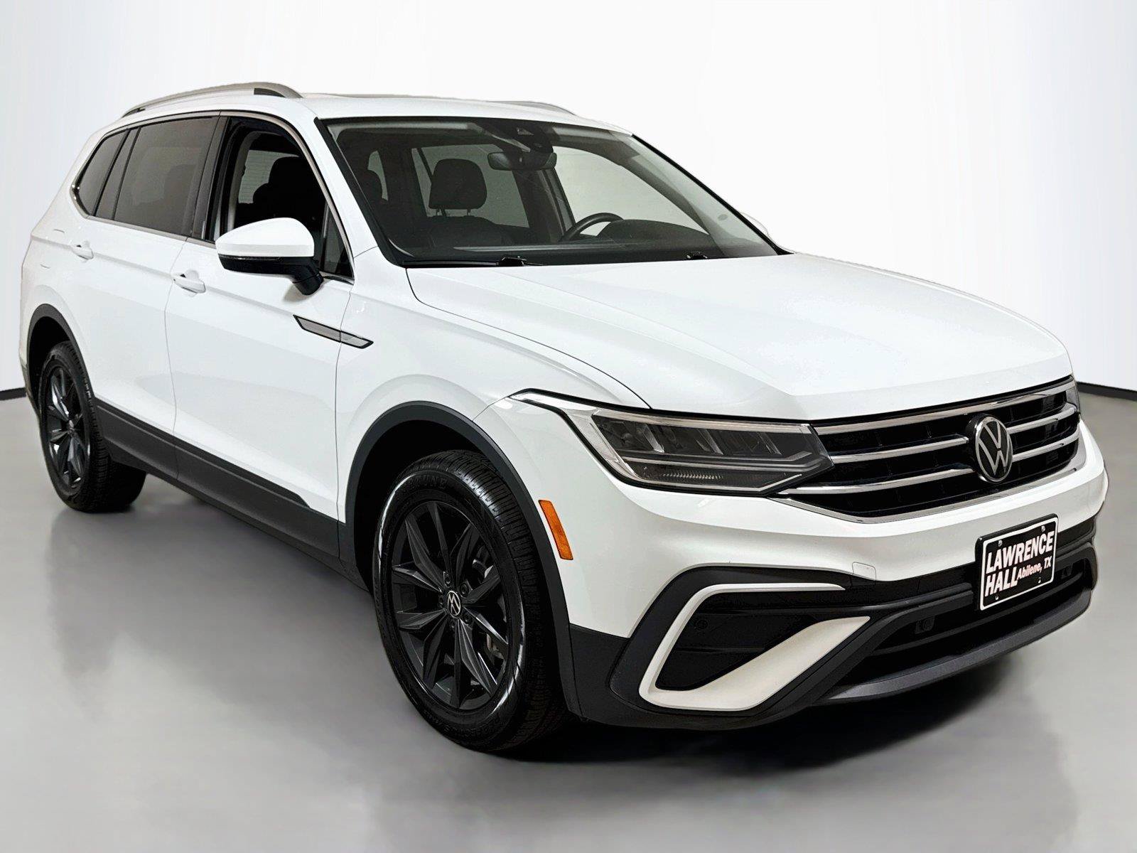 Used 2024 Volkswagen Tiguan SE FWD image 3