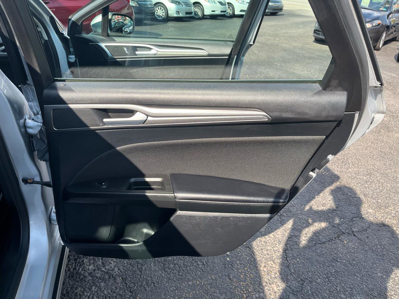 Used 2019 Ford Fusion SE image 31