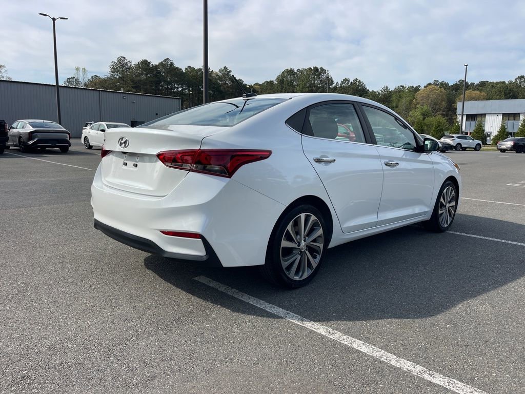 Used 2021 Hyundai Accent Limited w/ Cargo Package FWD image 5