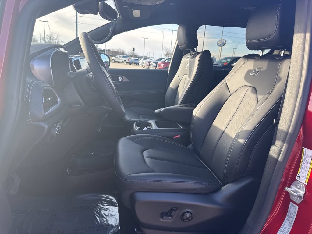 New 2026 Chrysler Pacifica Select w/ S Appearance Package FWD image 5