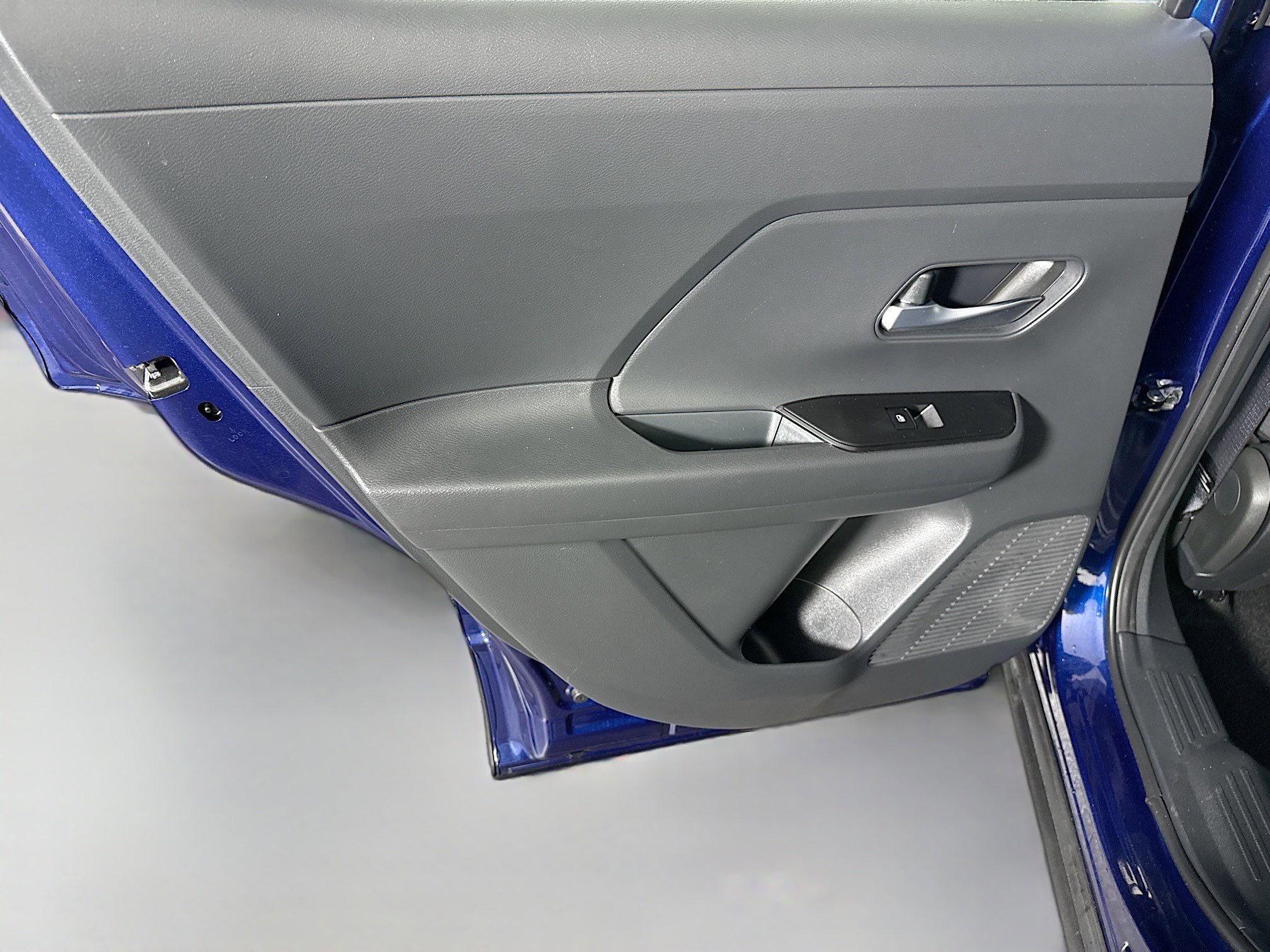 Used 2025 Nissan Kicks SV image 26