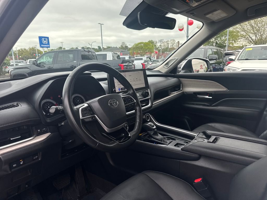 Used 2024 Toyota Grand Highlander AWD image 15
