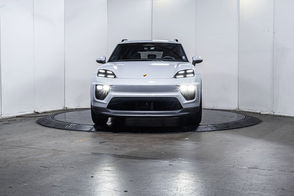 Certified 2025 Porsche Macan Electric image 10