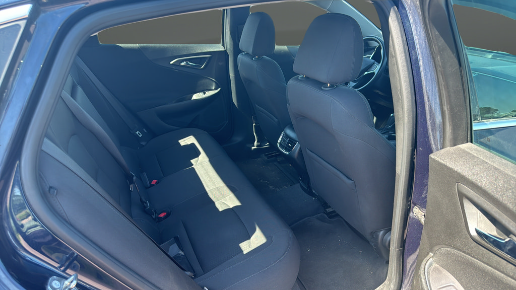 Used 2017 Chevrolet Malibu LT FWD image 15