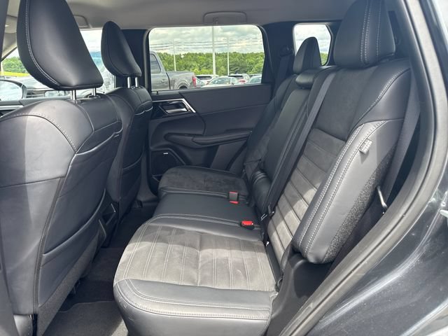Used 2025 Mitsubishi Outlander AWD image 33