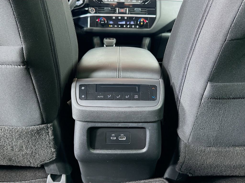 Used 2024 Nissan Pathfinder SV image 25